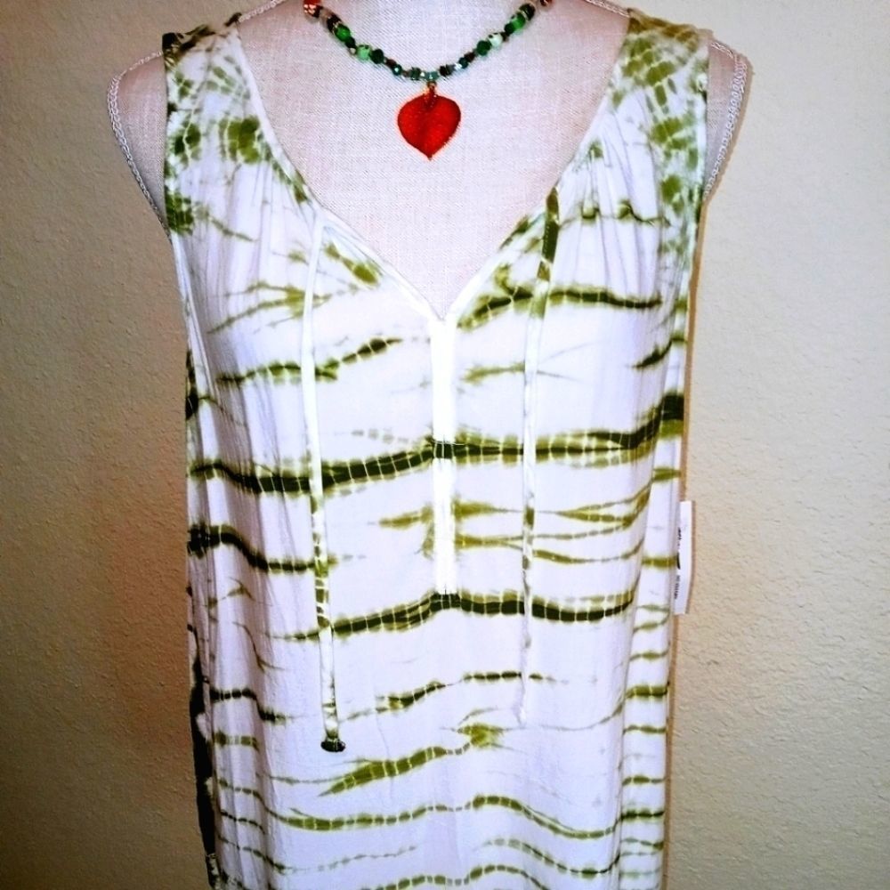 a.n.a Green & White Sleeveless Tie Dye Tank Top
